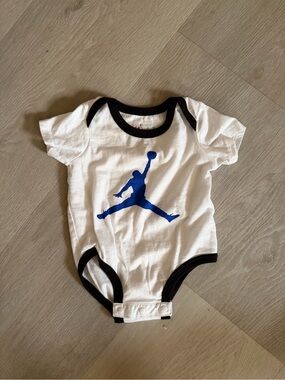 Nike Baby Boys White & Black Jordan One-Piece Bodysuit with Blue Jumpman